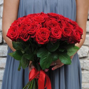 25 vnt. raudonų rožių